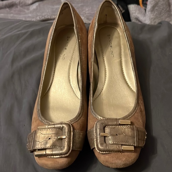 Bandolino Shoes - Bandolino Tan wedge shoes with buckle trim